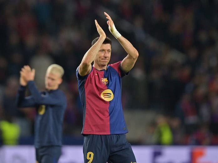 El delantero del Barça Robert Lewandowski marca su gol 100 en Champions