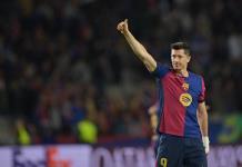 El delantero del Barça Robert Lewandowski marca su gol 100 en Champions