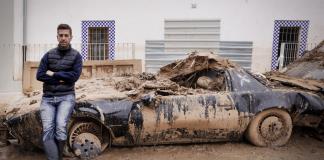 El Kitt de Javier, una réplica del coche fantástico perdida entre el lodo de Picanya