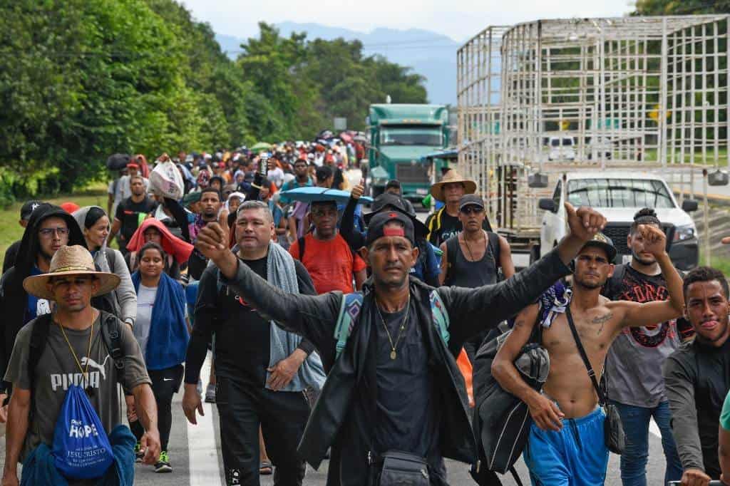 Caravana migrante cambia de ruta en México