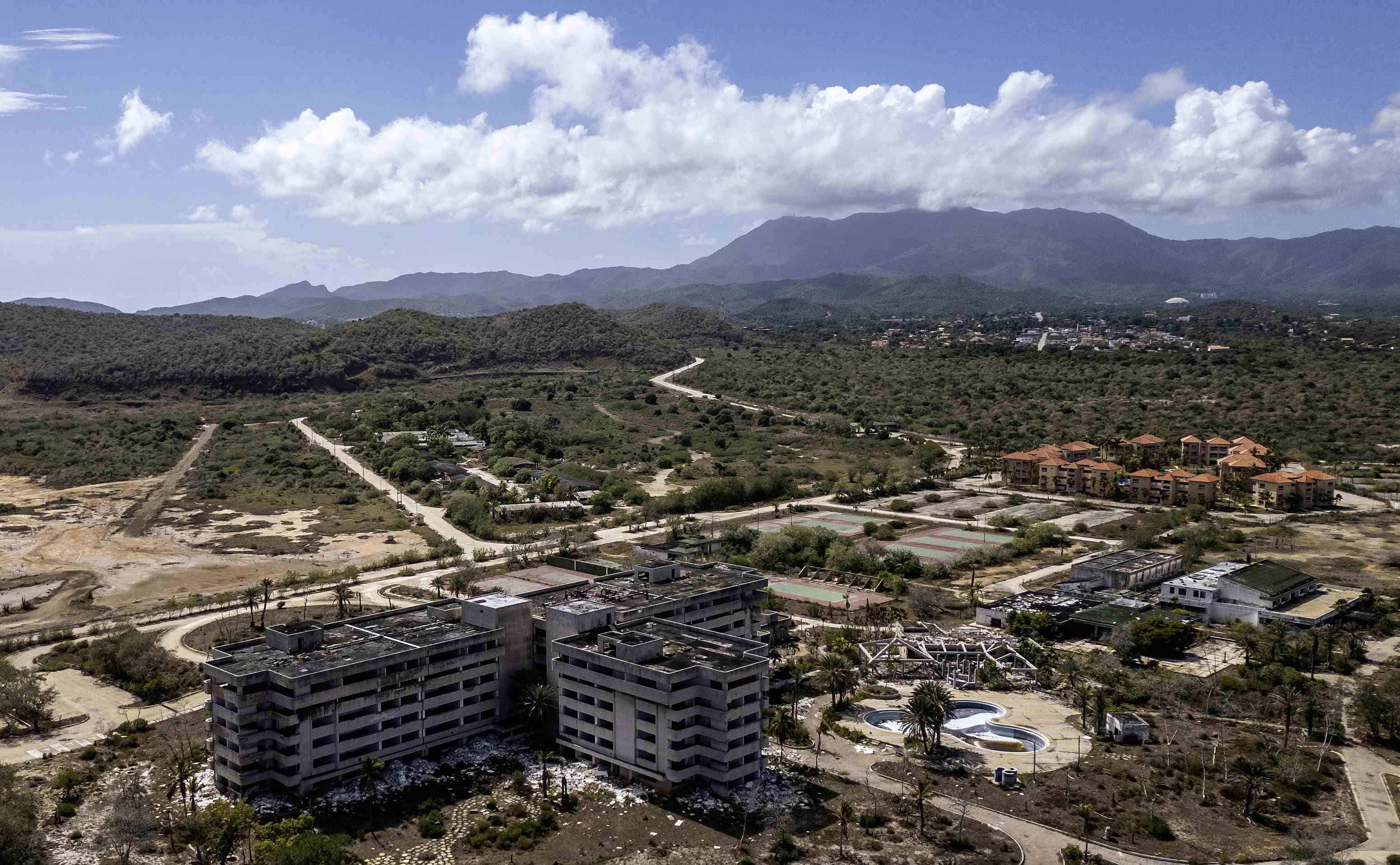 Isla Margarita busca recuperar su brillo entre hoteles en ruinas y apagones