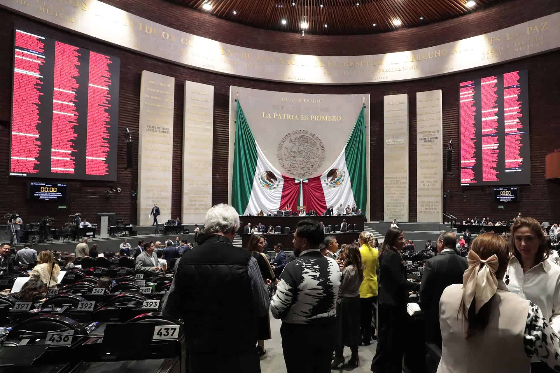 Senado de México aprueba reforma para la extinción de órganos autónomos