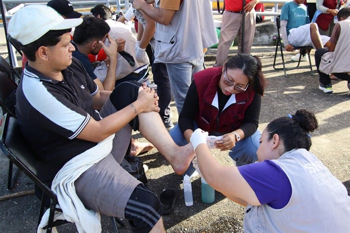 La caravana migrante se topa con el bloqueo de las autoridades en el sur de México