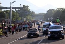 La caravana migrante se topa con el bloqueo de las autoridades en el sur de México