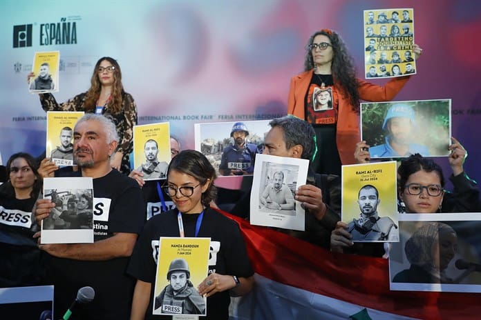 Periodistas en la FIL 2024 piden justicia por sus colegas asesinados en Gaza