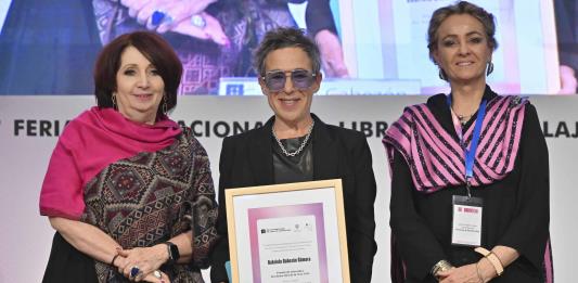 Gabriela Cabezón Cámara recibe el Premio de Literatura Sor Juana Inés de la Cruz 2024