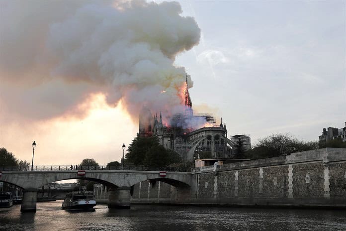 Icono gótico, símbolo del poder político, Notre Dame contada en diez fechas