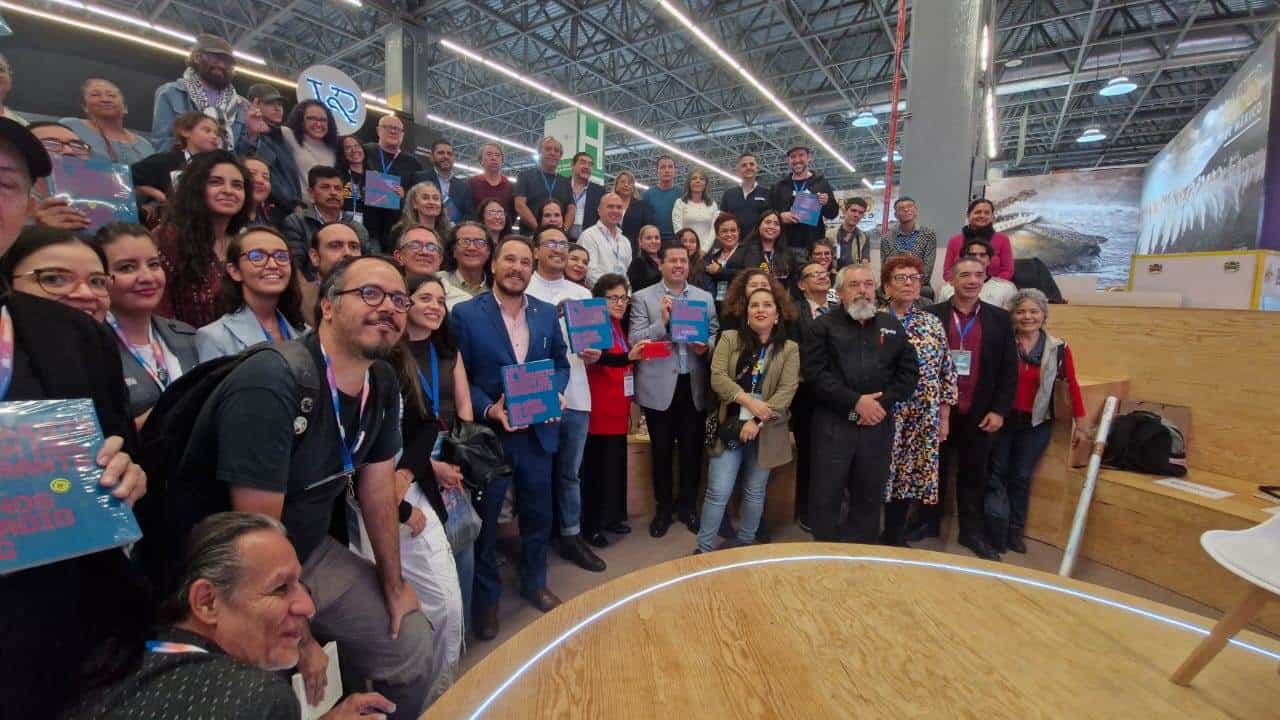 Con el libro 104.3 El inaudito rincón del cuadrante, Radio UdeG celebra 50 años de historia