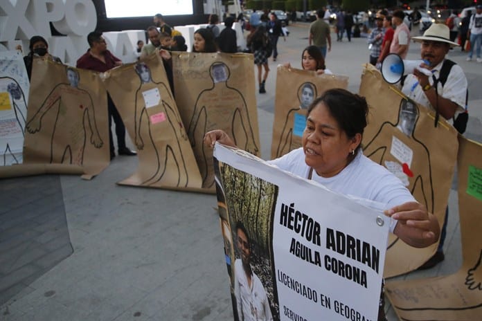 La FIL es escenario de protesta para exigir justicia por personas desaparecidas