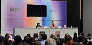 Magali Ortega presenta la segunda parte del libro Chismecito literario en la FIL