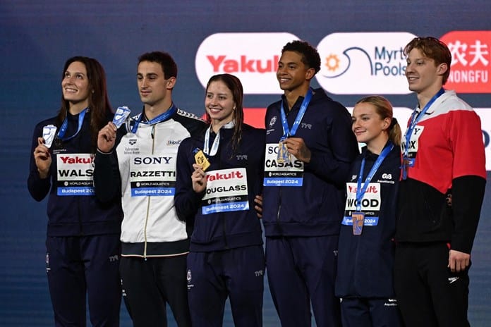 Estados Unidos establece un nuevo récord del mundo en 4x100 libre femenino