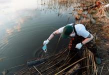 Los contaminantes de larga persistencia omnipresentes en el agua según un informe europeo