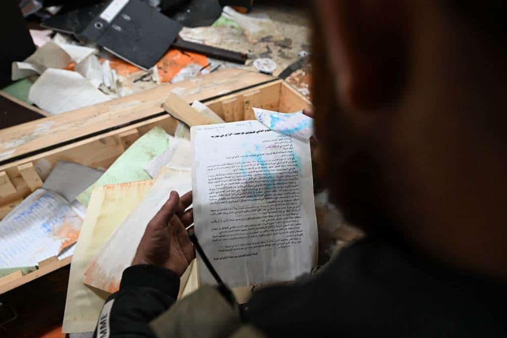 Tras años de tormentos, los presos salen tambaleándose de la cárcel matadero de Siria