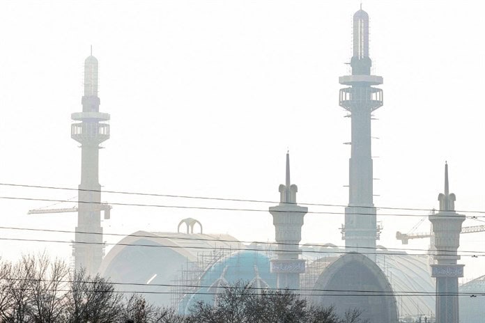 Escuelas y oficinas públicas cerradas en Irán debido a la contaminación