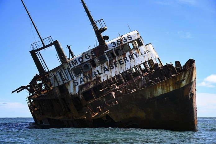 Una oportunidad para la vida marina en el cementerio de barcos de Panamá