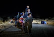Bajan las temperaturas en Texas, pero no el flujo de migrantes