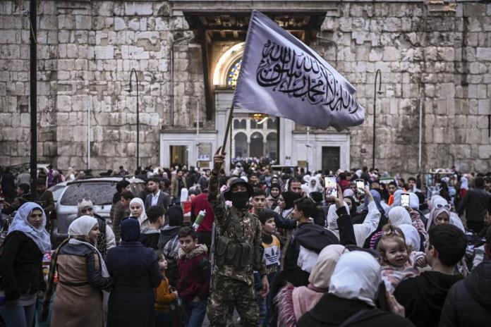 Los nuevos dirigentes de Siria prometen un Estado de derecho tras caída de Al Asad