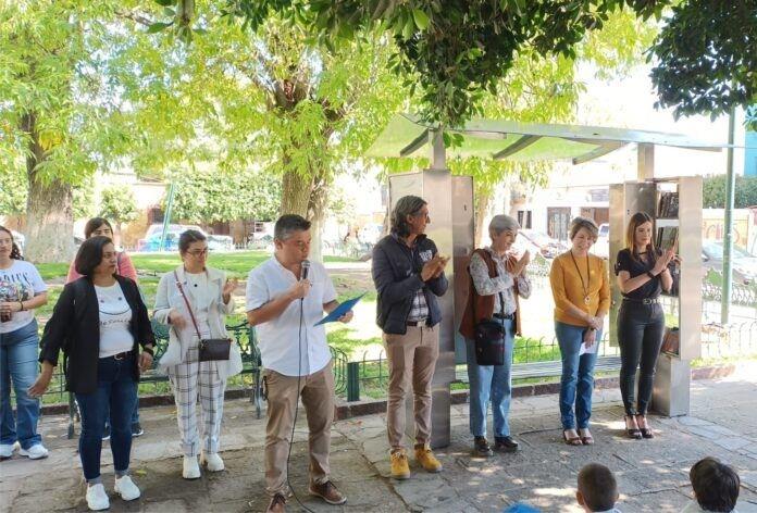 Realizan Frappe Literario en el Paralibros del Jardín de San Felipe