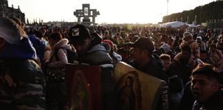 La Virgen de Guadalupe, entre fervor y sueños migrantes, impulsa ingresos récord en México