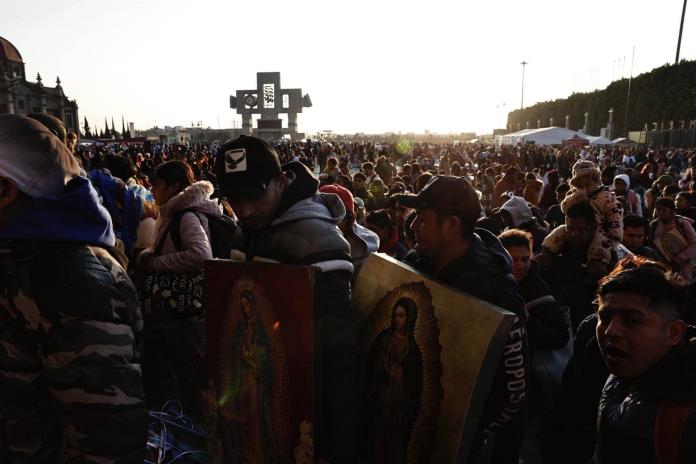 La Virgen de Guadalupe, entre fervor y sueños migrantes, impulsa ingresos récord en México
