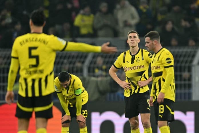 Borussia Dortmund confirma lesión en tobillo de Scholotterbeck