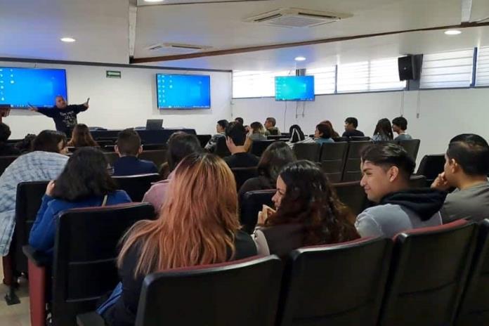 Imparten charla sobre violencias en CULagos