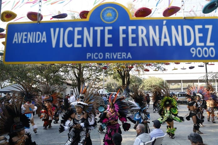 Con danzas prehispánicas y mariachi recuerdan a Vicente Fernández a 3 años de su muerte