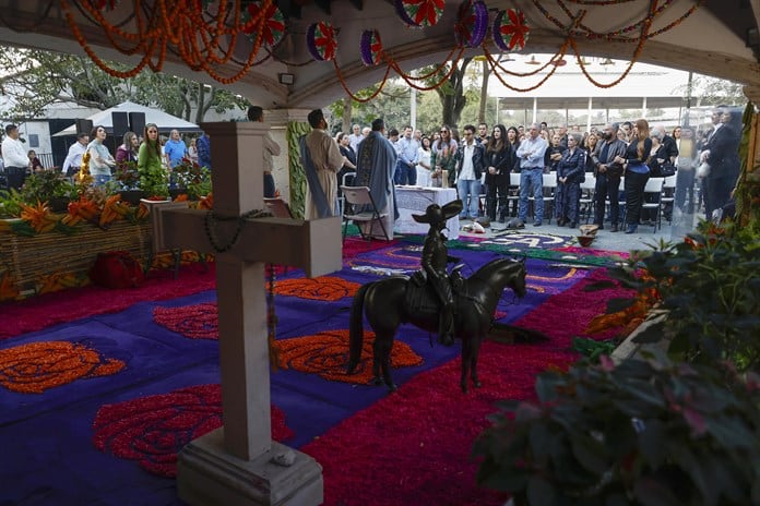 Con danzas prehispánicas y mariachi recuerdan a Vicente Fernández a 3 años de su muerte