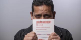 El escritor mexicano Julián Herbert explora los límites entre la crítica y la ficción