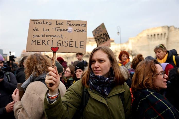 Decepción, ira y llantos tras el veredicto en macrojuicio por violación en Francia