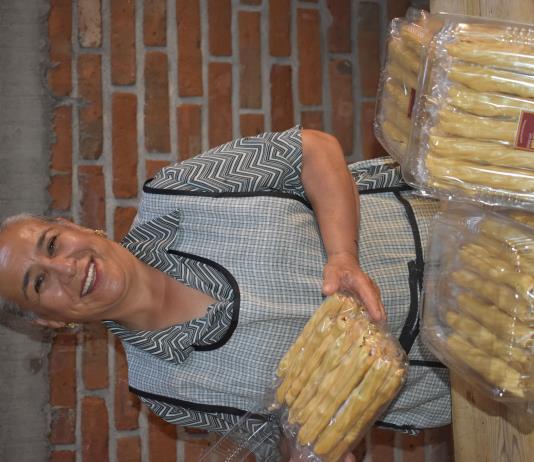 En Santa María de los Ángeles una familia mantiene viva la elaboración de las Melcochas.