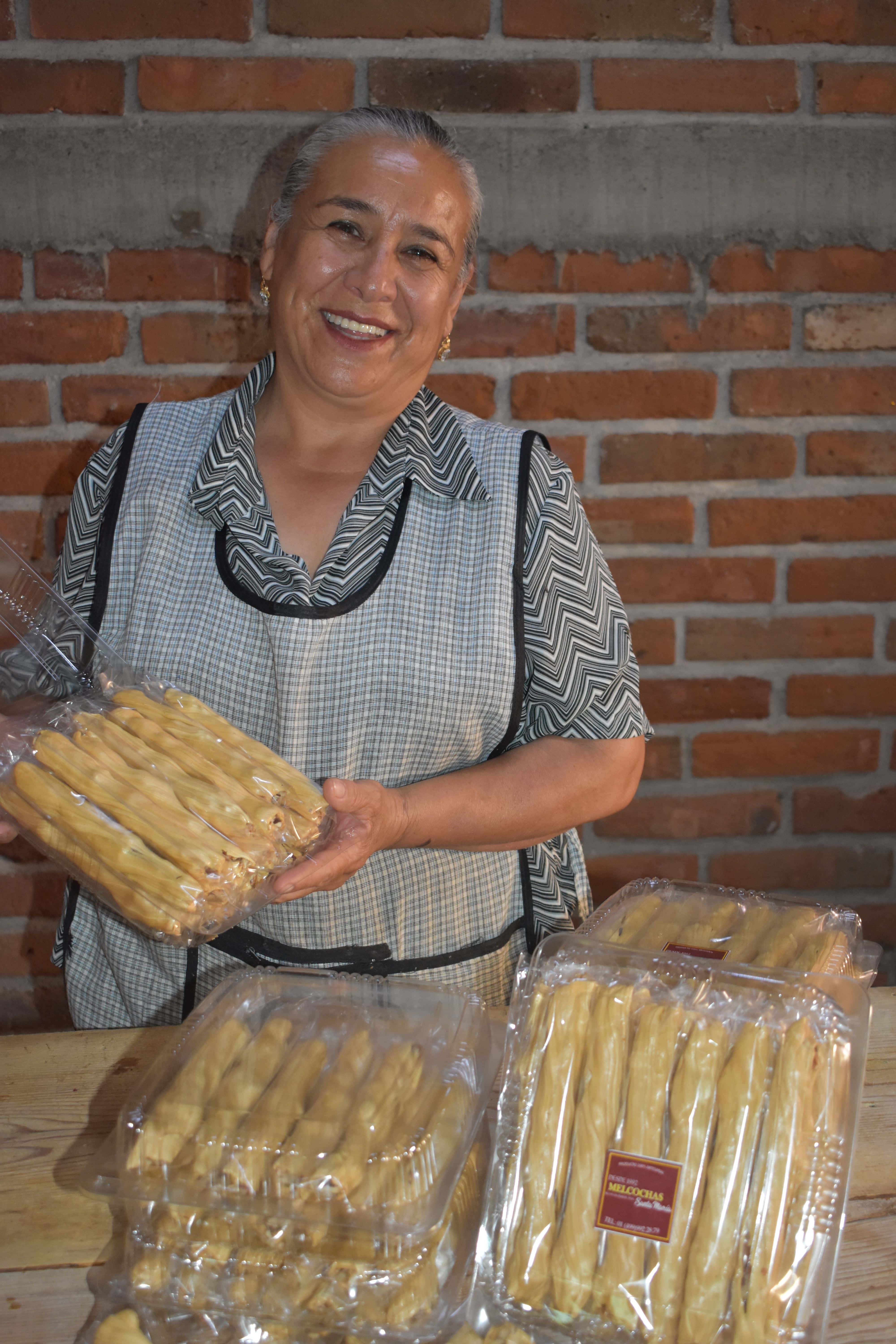 En Santa María de los Ángeles una familia mantiene viva la elaboración de las Melcochas.