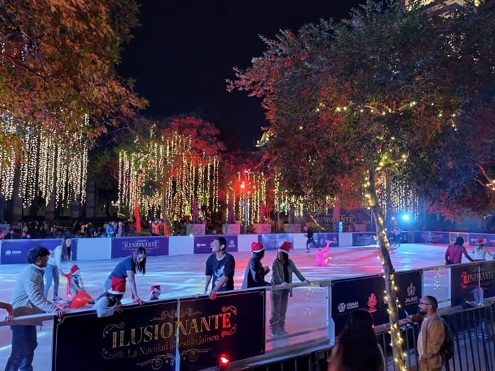 Con la presencia de Donovan Carrillo, inauguran la pista de hielo en el centro de Guadalajara