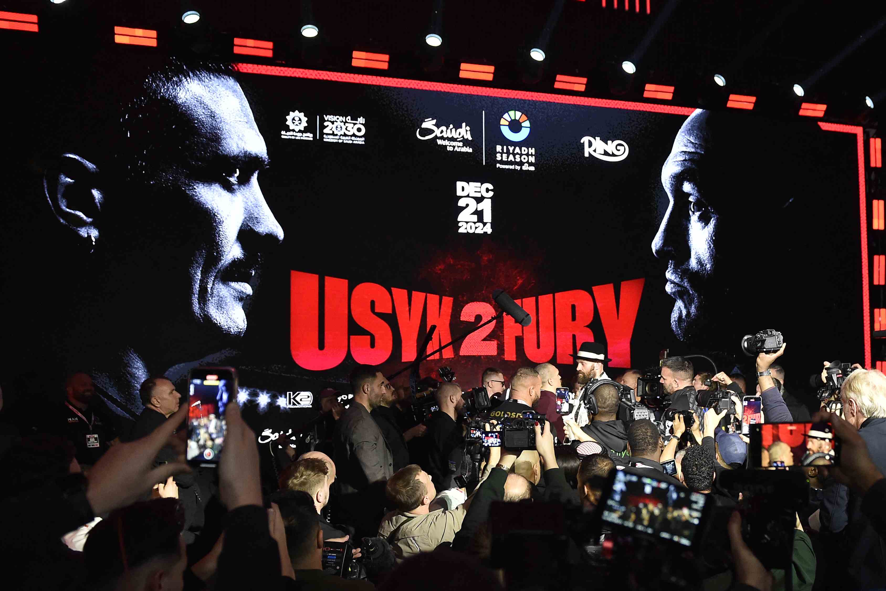 Usyk y Fury tienen cara a cara de 11 minutos antes de su pelea en Riad