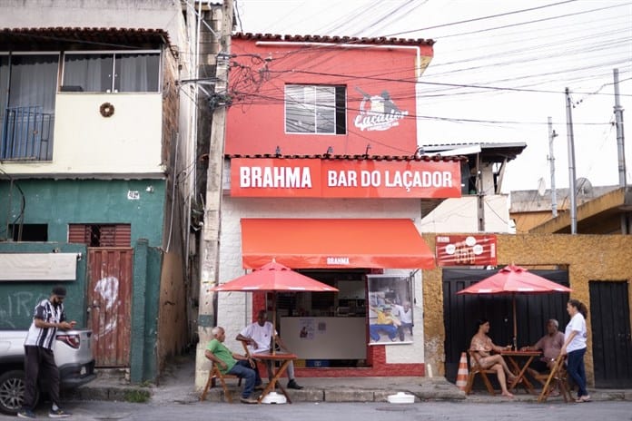 Un pequeño bar brasileño salta a la fama gracias a Bruno Mars