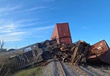 Descarrilamiento de tren en Zapotiltic provoca cierre de carretera