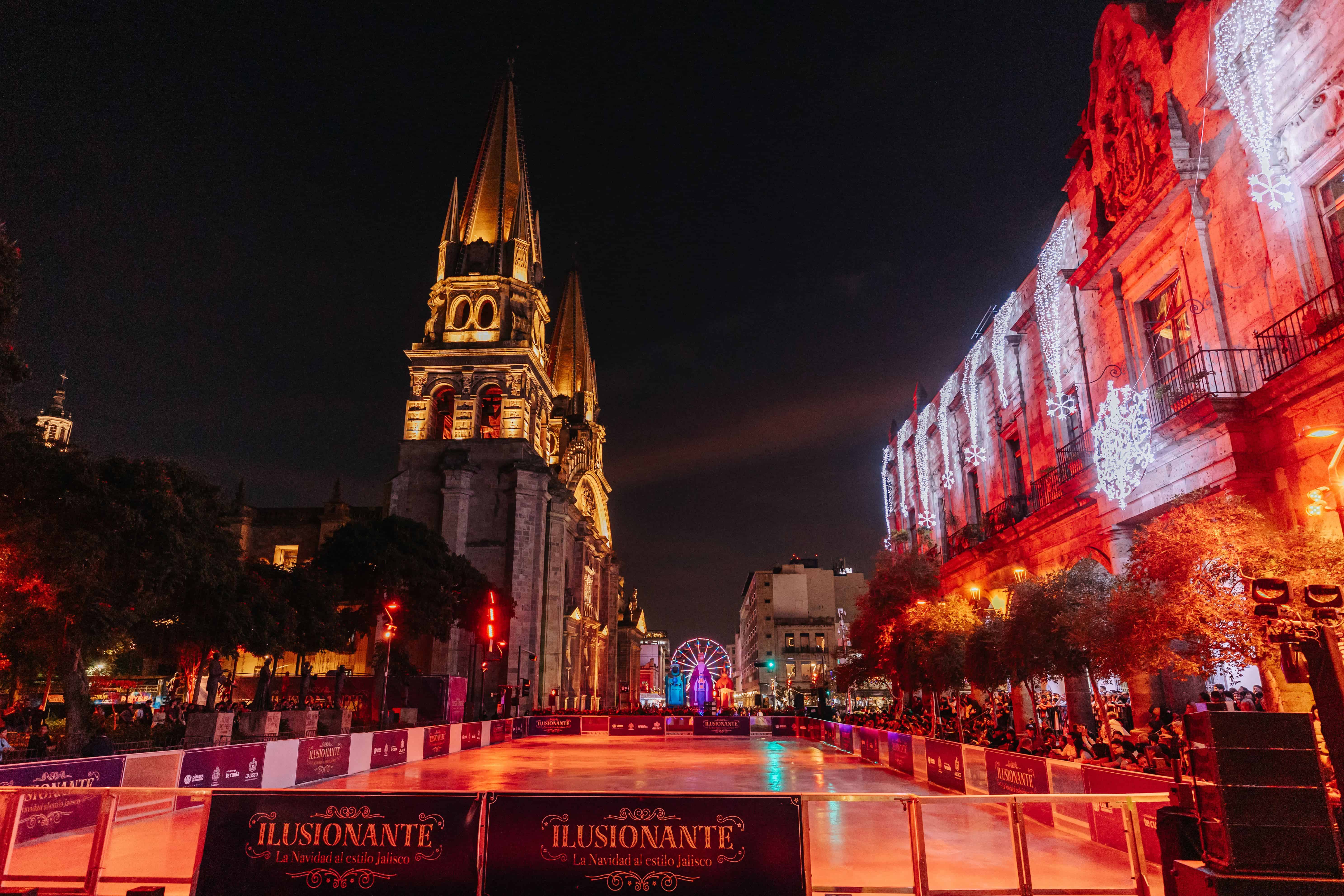 Reflexionan sobre el valor identitario e histórico del alumbrado navideño en las calles de Guadalajara