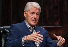 Bill Clinton sale del hospital al que había sido ingresado por gripe