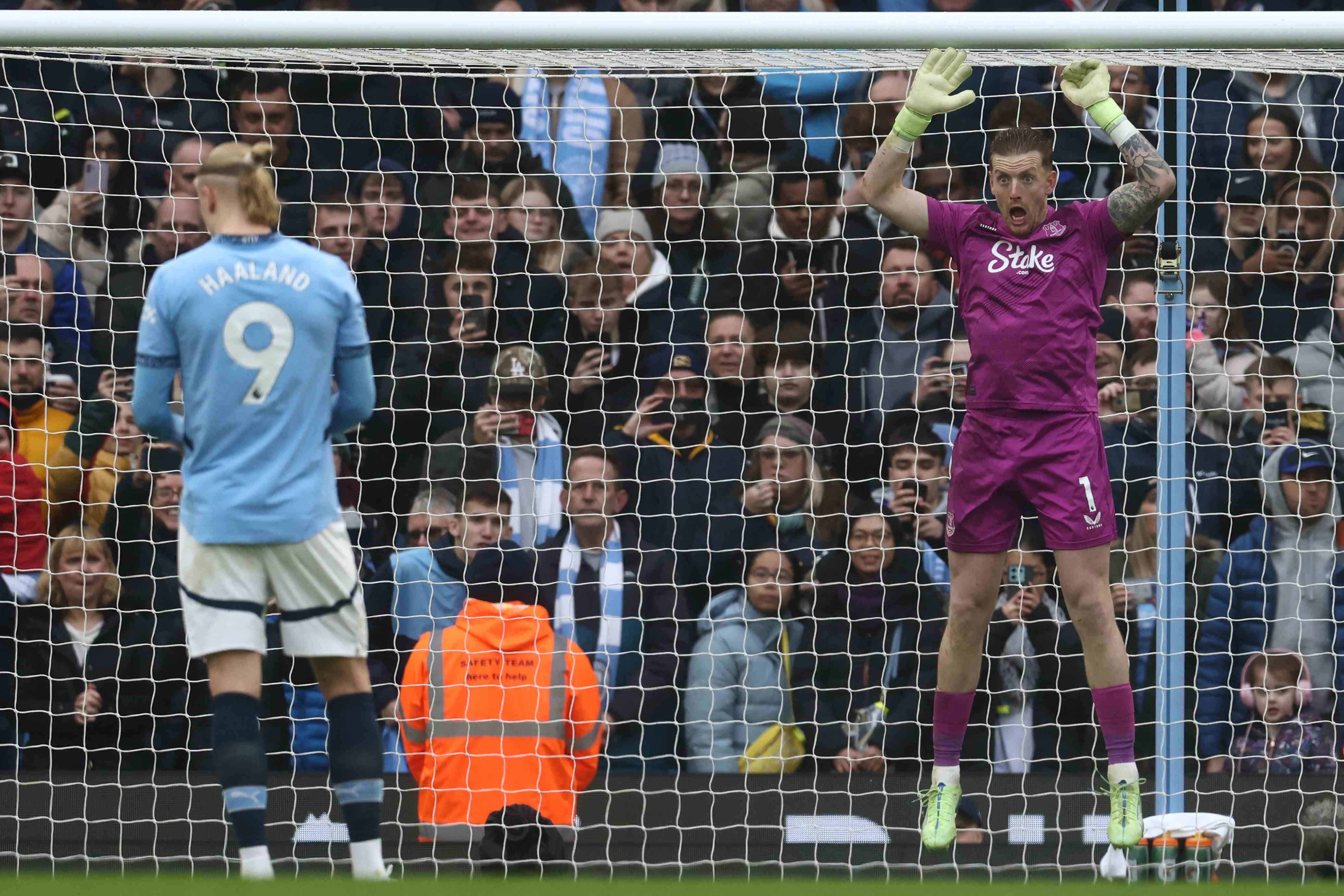 Manchester City empata contra Everton tras penal fallado por Haaland