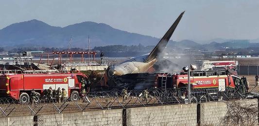 Autoridades dicen que al menos 29 personas murieron en accidente aéreo en Corea del Sur