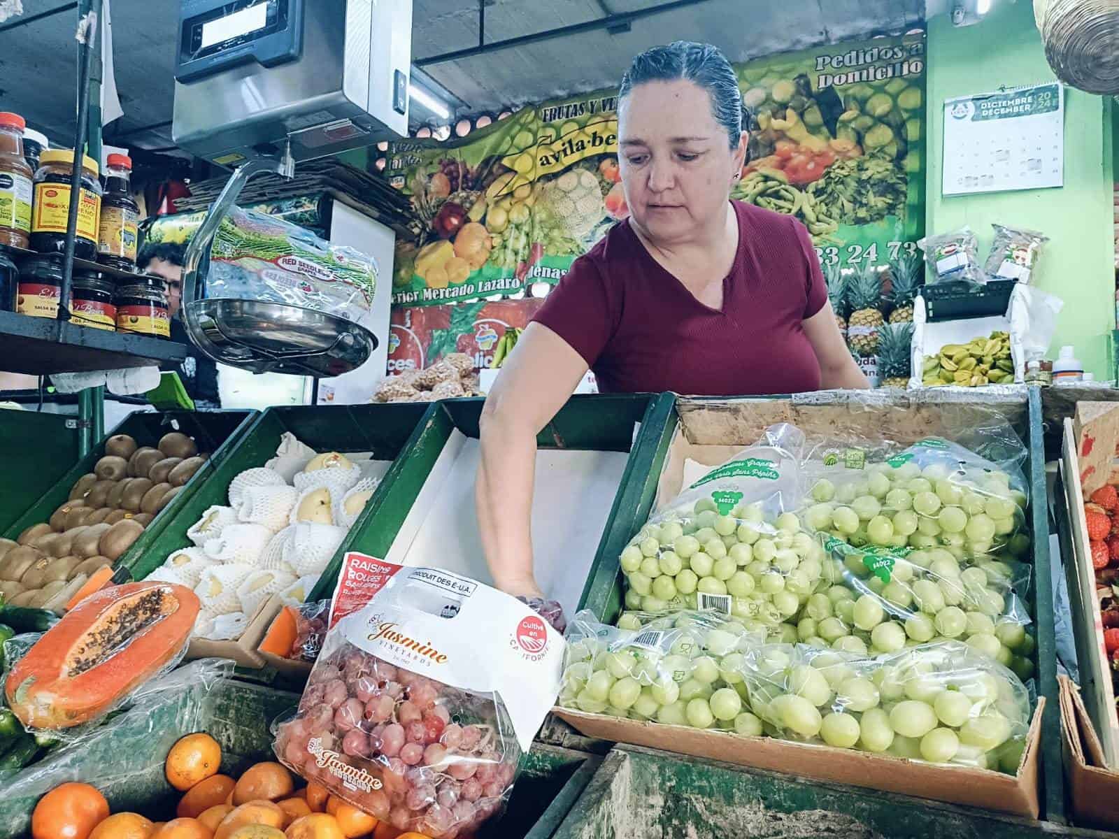 Escasea la venta de uvas: la economía y las vacaciones aleja a las familias del tradicional conteo de las 12