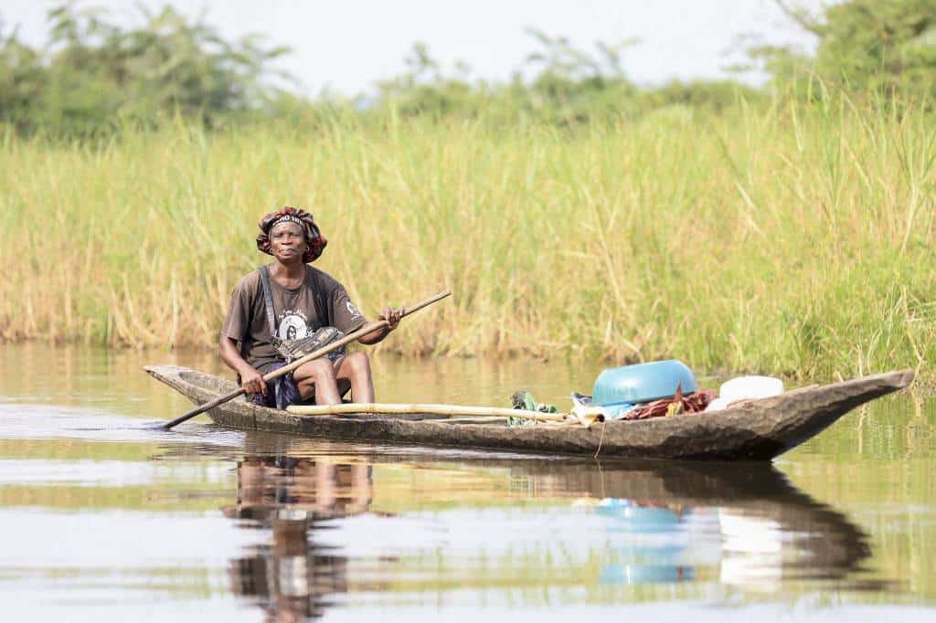 Un biólogo camerunés lucha para salvar a los manatíes africanos