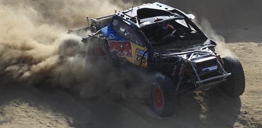 Carlos Sainz lidera test de Fórmula 1 en Baréin con 77 vueltas