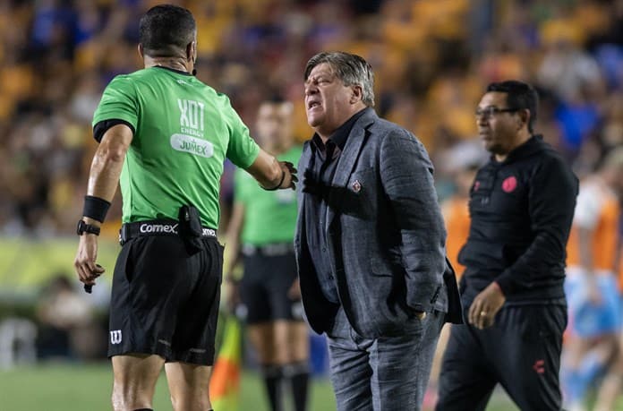 Miguel Herrera, primer mexicano en dirigir a la selección de fútbol de Costa Rica