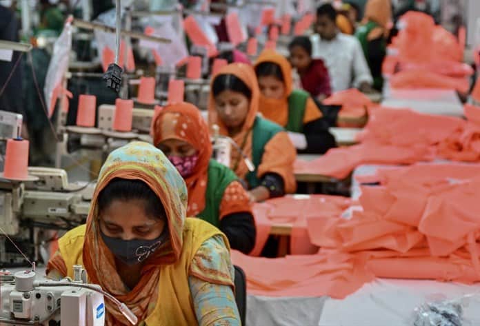 La industria textil de Bangladés se relanza pero la precariedad de sus trabajadores continúa