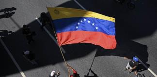 Oposición de Venezuela marcha contra la investidura de Maduro con Machado al frente