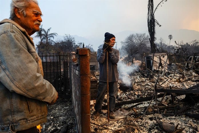 El fuego transforma los alrededores de Los Ángeles en el apocalipsis