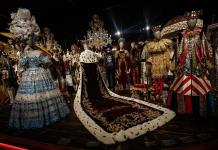 Doscientas prendas de Dolce & Gabbana homenajean la historia cultural italiana en París