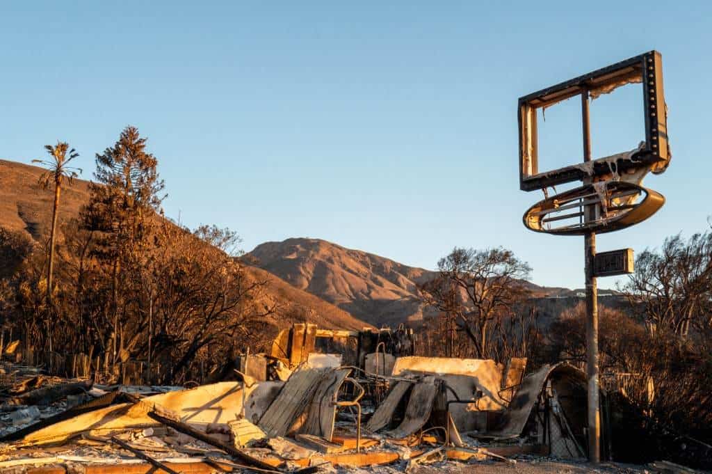 Los vientos de Santa Ana, un fenómeno que aviva los incendios de Los Ángeles