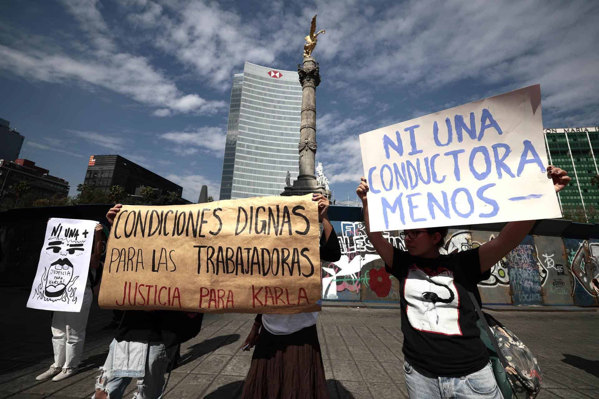 Manifestantes exigen justicia por asesinato de una conductora de Uber en Ciudad de México